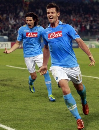 弟们挤在简 弟们挤在简